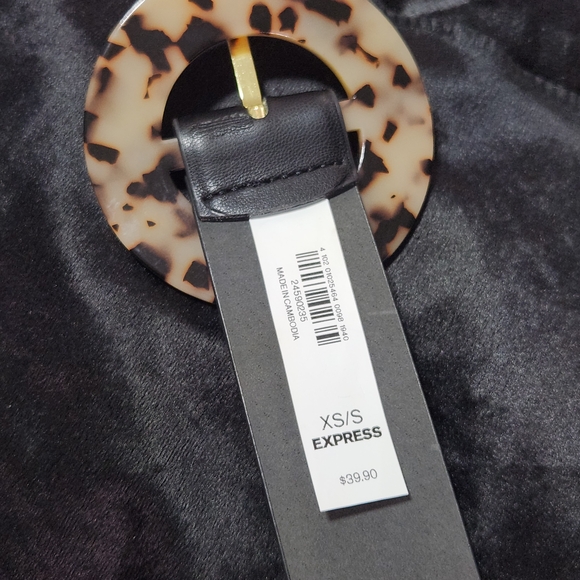 Express Black Belt with Tortoiseshell Accent - Picture 3 of 4